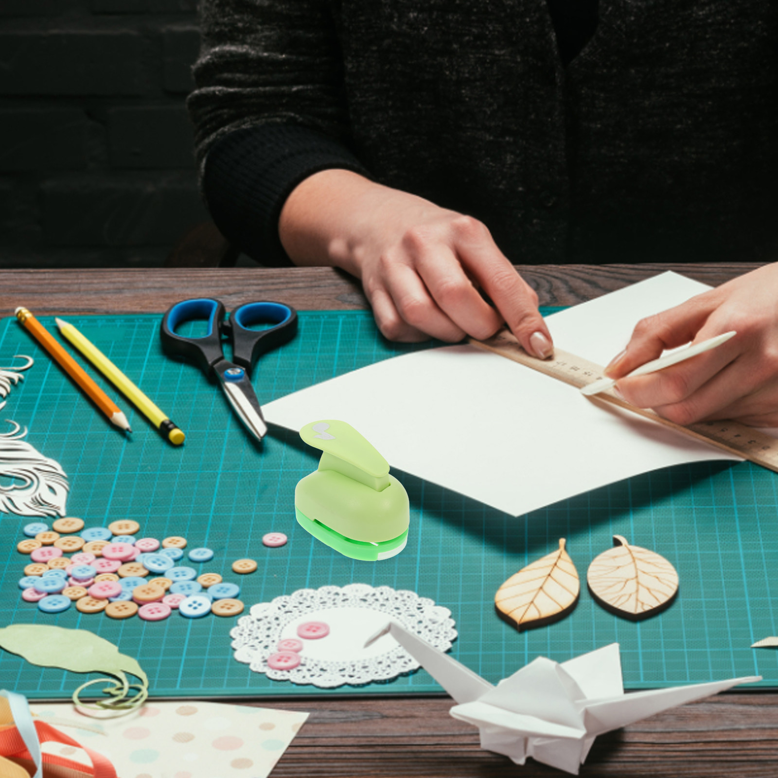 Art And Craft Photos - Kendi Yapımınız Olan Kağıt Delgeç, El